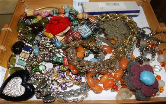 Mixed costume jewellery(-)